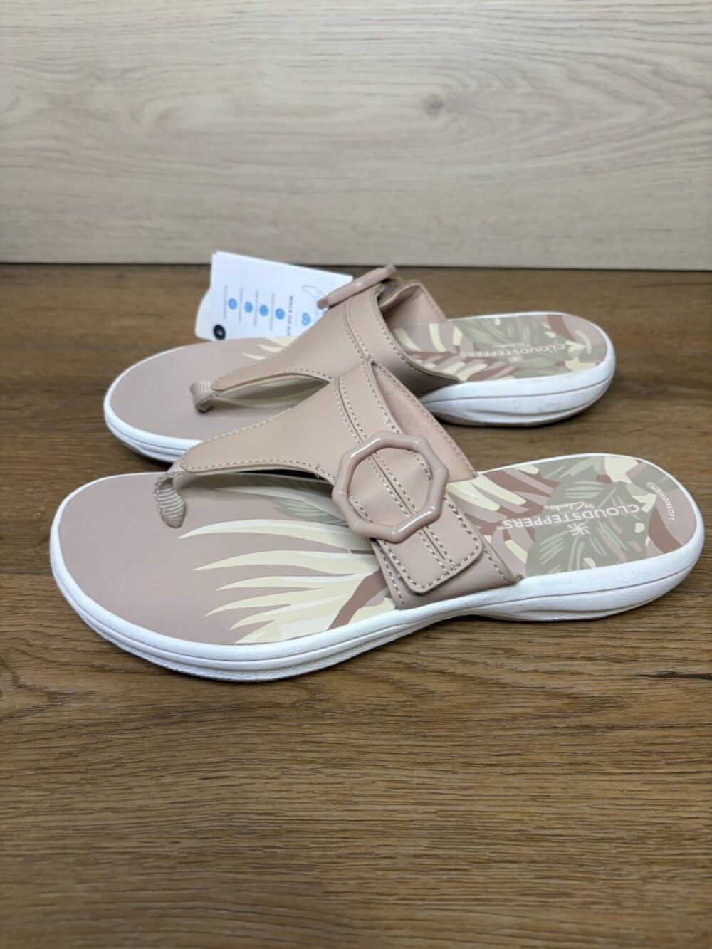 Clarks Cloudsteppers Breeze Cove Flip Flops Sandals Sand Size 7M